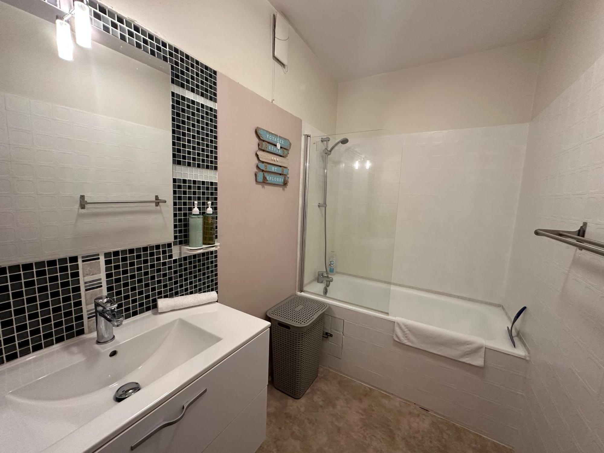 Orleans Centre Proche Gare - Appartement Fonctionnel Residence Calme Parking Prive Gratuit - Le Central Elegance 外观 照片
